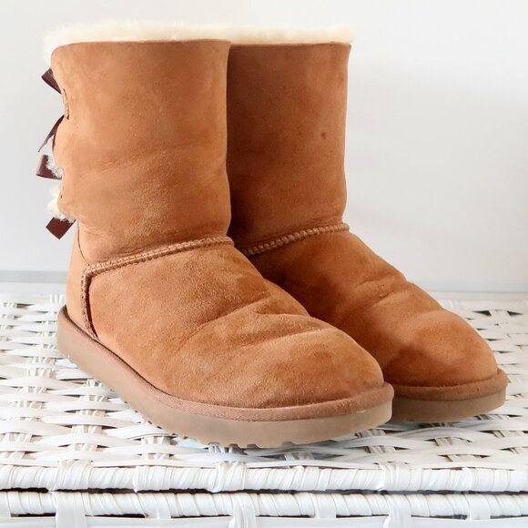 UGG Classic Bailey Bow Chestnut Tan Boots Sheepskin Leather Suede Winter Snow 8 - Picture 5 of 15